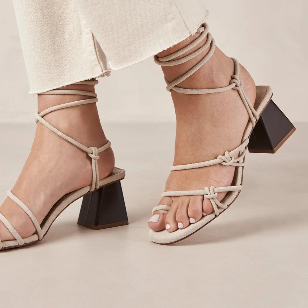 Alohas Goldie Cream Leather Sandals 7.5